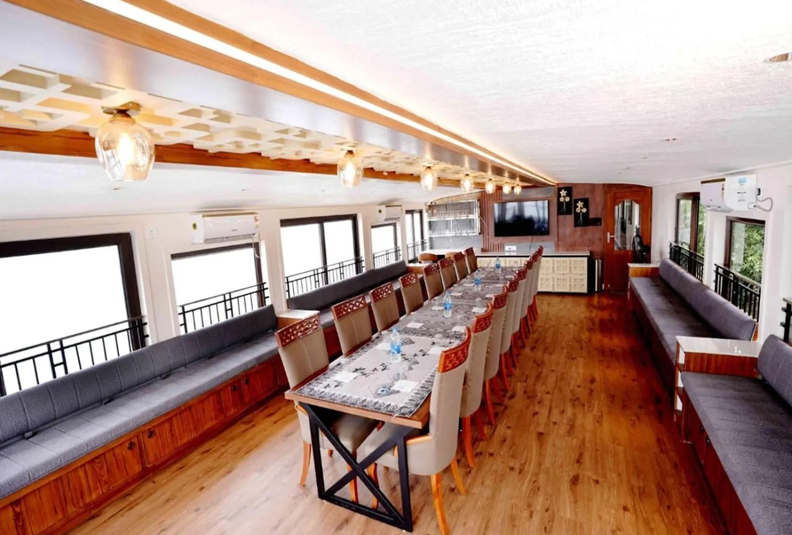 Botel Ultra Luxury House Boat Alleppey By LexStays Alappuzha