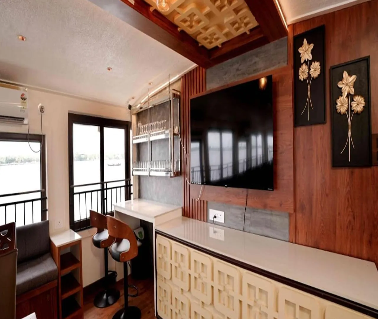 Ultra Luxury House Boat Alleppey By LexStays Alappuzha India