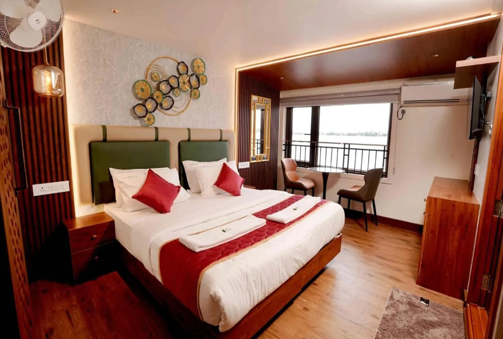 Botel Ultra Luxury House Boat Alleppey By LexStays Alappuzha